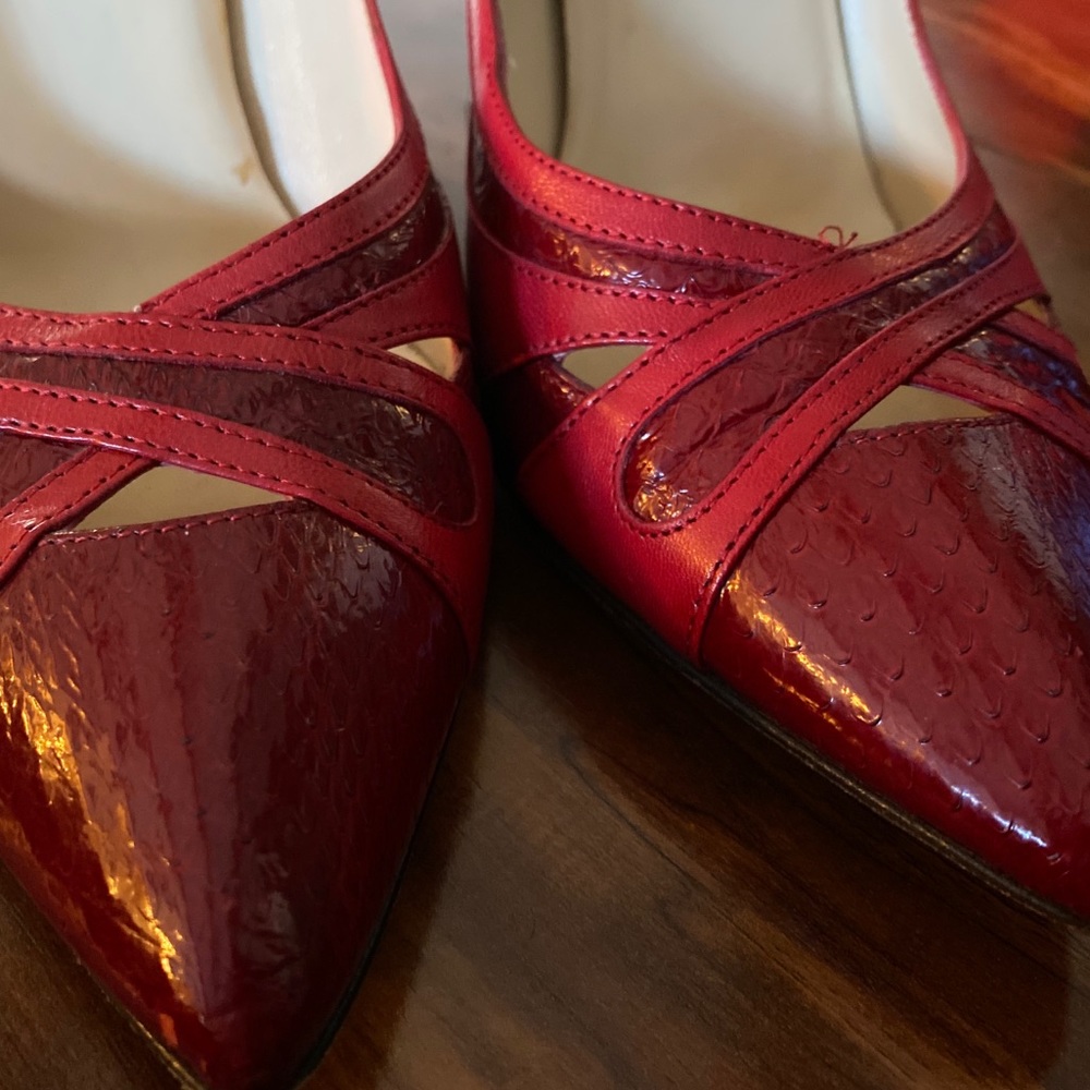 GORGEOUS Previously owned Jimmy Choo Heels - Picture 5 of 8
